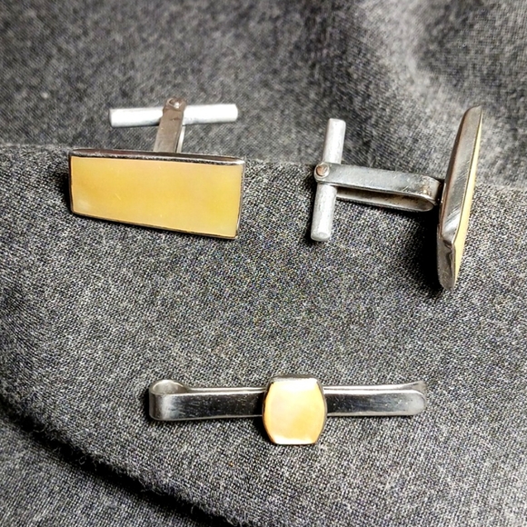 Vintage Cufflinks and Tiebar set - Picture 3 of 4